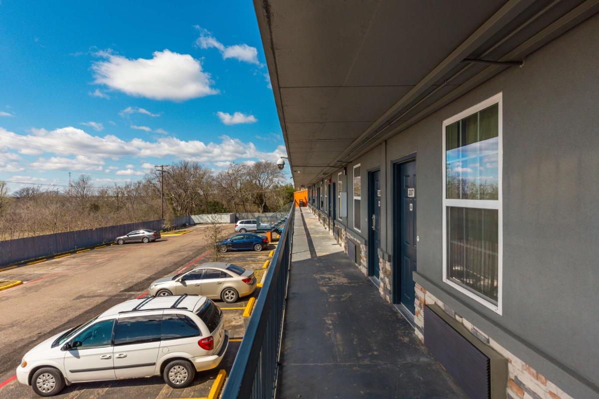 Popular attractions Area Nearby Property